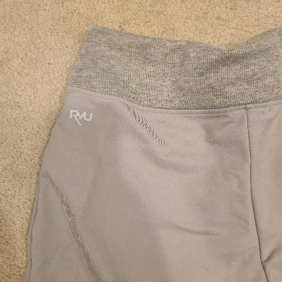 RYU Apparel 3/4 length Capri style sweatpants - Gray - Picture 4 of 4